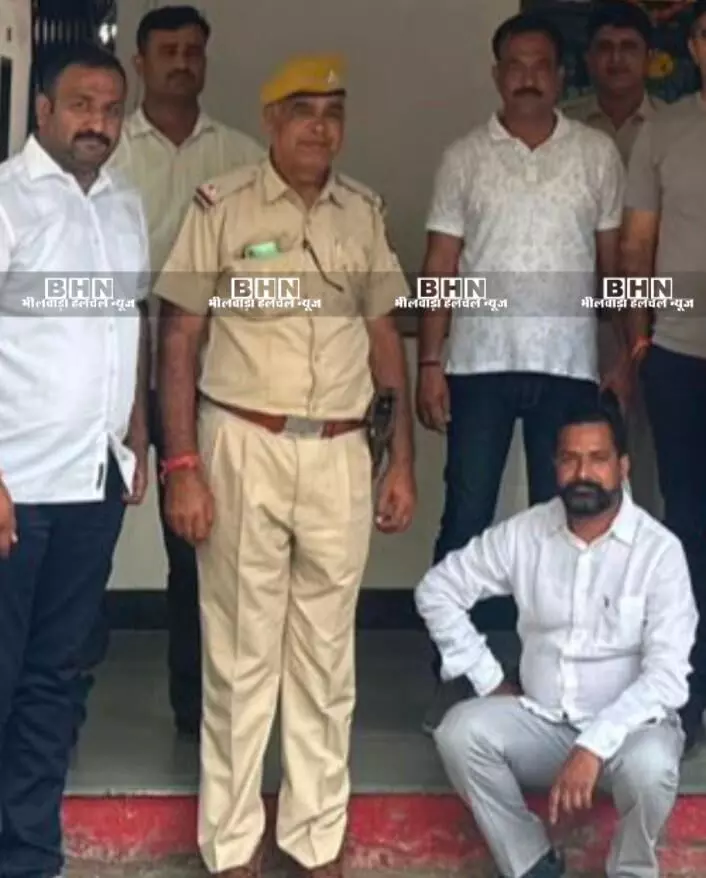 नकली आभूषण गिरवी रख बैंक से लाखों रुपये का लोन लेने वाला सुरेश 11 साल बाद पकड़ा गया, 5 हजार रुपये का घोषित था इनाम नकली आभूषण गिरवी रख बैंक से लाखों रुपये का लोन लेने वाला सुरेश 11 साल बाद पकड़ा गया, 5 हजार रुपये का घोषित था इनाम