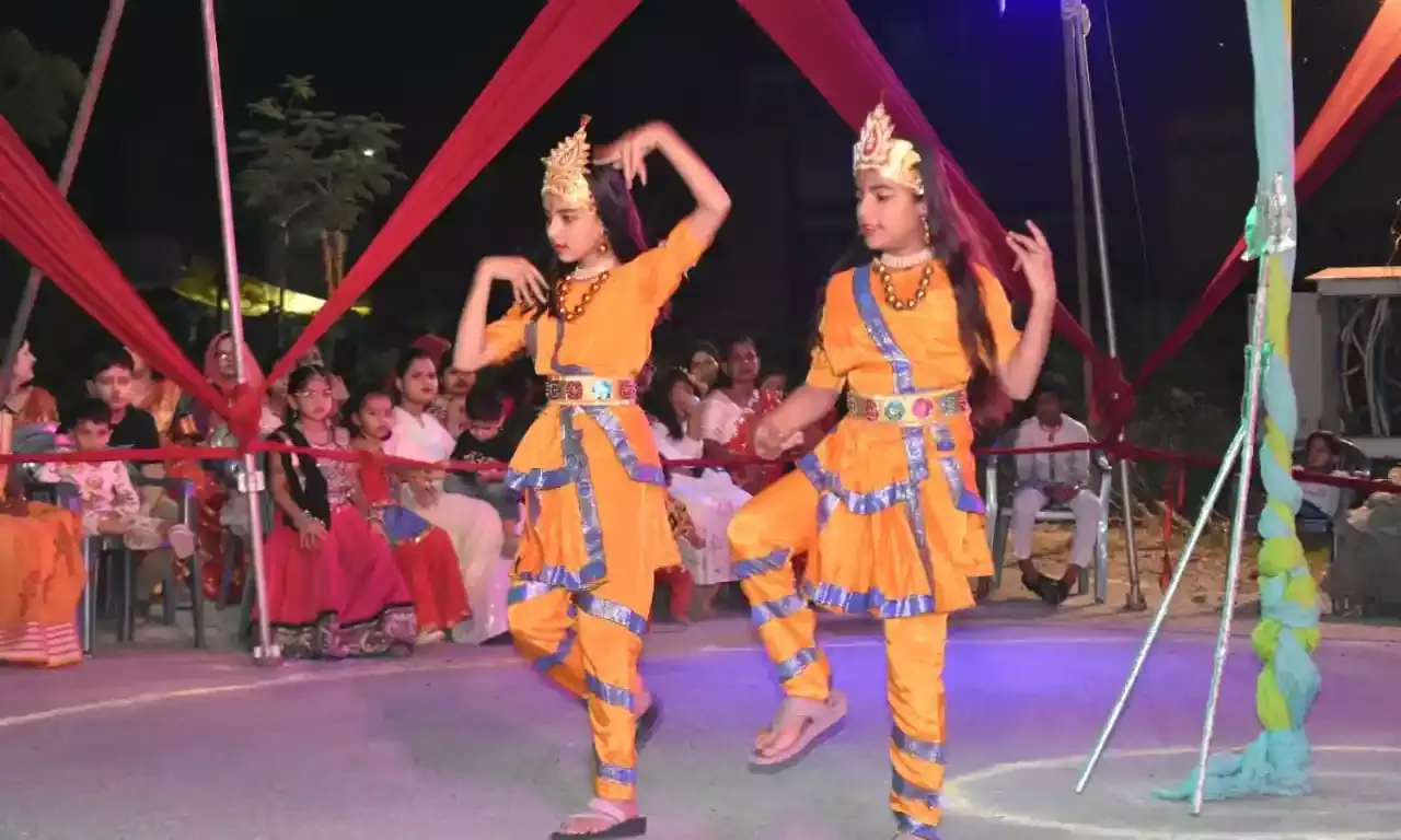 गरबा महोत्सव शबाब पर, ढोल-नगाड़ों की धुन पर थिरका शहर