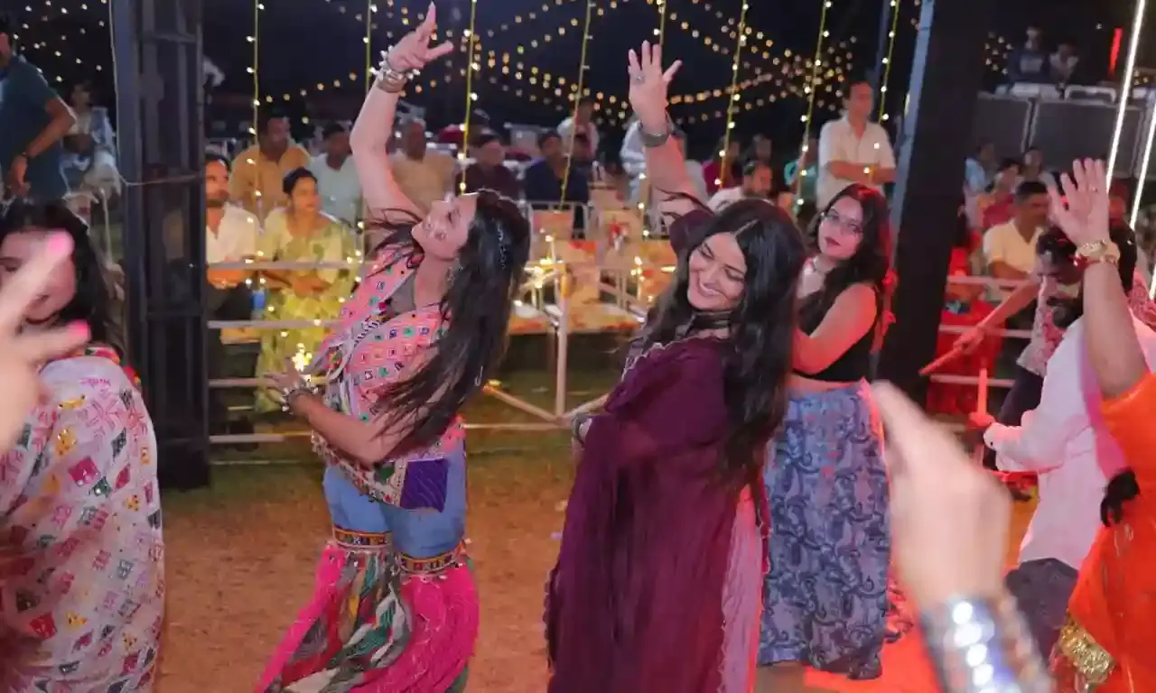 जयकारा-2025 : चित्तौड़गढ़ में गरबे की धूम, युगल डांडिया प्रतियोगिता में 240 प्रतिभागी, पंडाल पड़ा छोटा