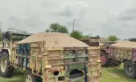 कोठारी नदी में दबिश, बजरी भरी 5 ट्रैक्टर ट्रॉली जब्त, माफिया फरार