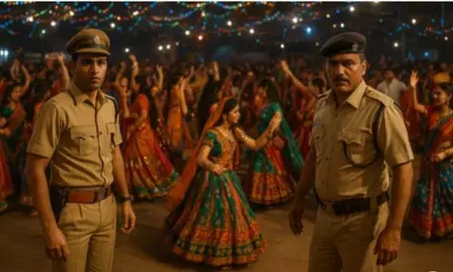 गरबा पंडाल में घुसा नाबालिग, बताया झूठा नाम; किशोरी से सामान छीन  साथ चलने का  बनाया दबाव फिर ...