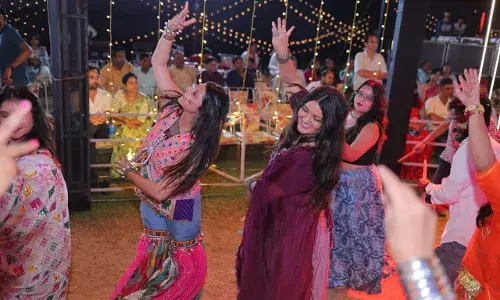 जयकारा-2025 : चित्तौड़गढ़ में गरबे की धूम, युगल डांडिया प्रतियोगिता में 240 प्रतिभागी, पंडाल पड़ा छोटा जयकारा-2025 : चित्तौड़गढ़ में गरबे की धूम, युगल डांडिया प्रतियोगिता में 240 प्रतिभागी, पंडाल पड़ा छोटा