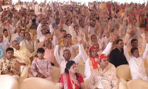 तीर्थंकर बालक को सुमेरु पर्वत पर गाजे-बाजे के साथ ले जाकर 1008 कलशों से किया जन्माभिषेक