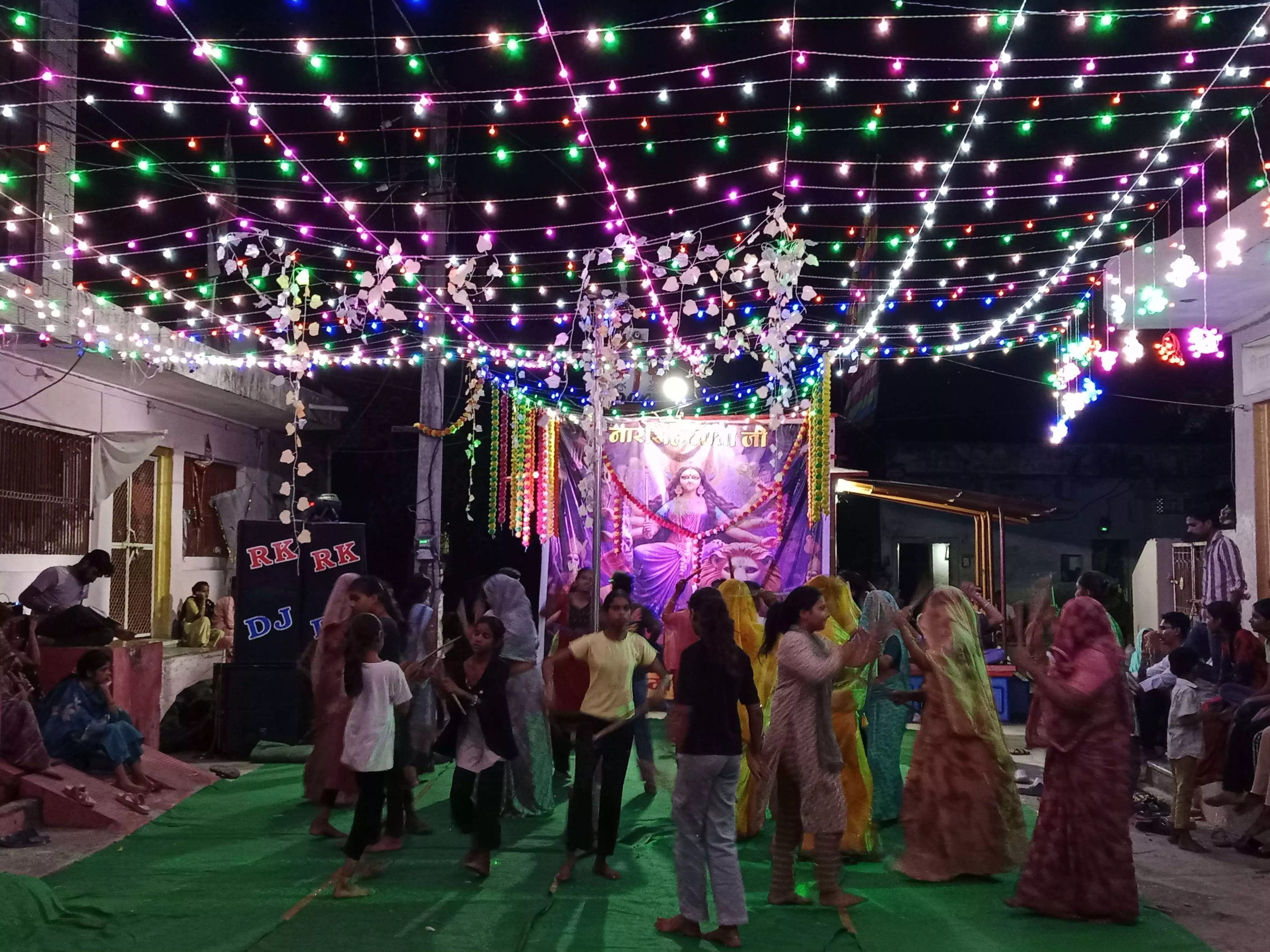 घोसुण्डा में शारदीय नवरात्रि पर गरबा-डांडिया का आयोजन घोसुण्डा में शारदीय नवरात्रि पर गरबा-डांडिया का आयोजन