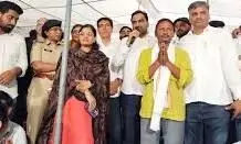 सरकार ने दी 25 लाख की आर्थिक सहायता, संविदा नौकरी और एसओजी जांच का आश्वासन सरकार ने दी 25 लाख की आर्थिक सहायता, संविदा नौकरी और एसओजी जांच का आश्वासन