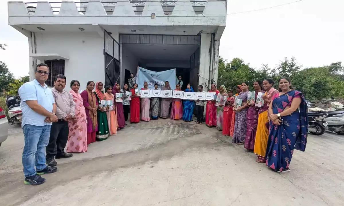 माता-पिता की सकारात्मक परवरिश से बच्चों की असली “पहचान“ मजबूत माता-पिता की सकारात्मक परवरिश से बच्चों की असली “पहचान“ मजबूत