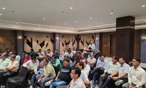 प्रोसेस हाउसों के खिलाफ एकजुट हुए कपड़ा व्यापारी