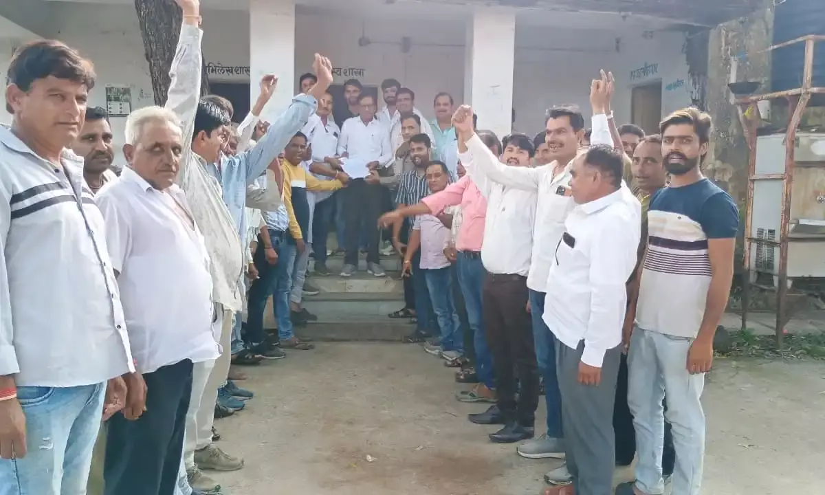 रामलीला मंच के लिए गलत टिप्पणी करने पर कार्रवाई की मांग, दिया ज्ञापन