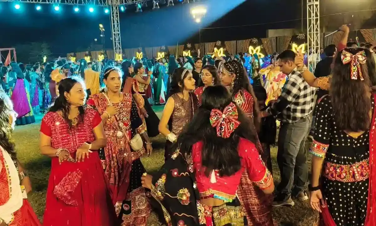 ग्रीनवैली विद्यालय में गरबा ग्लिट्ज़ महोत्सव धूमधाम से आयोजित