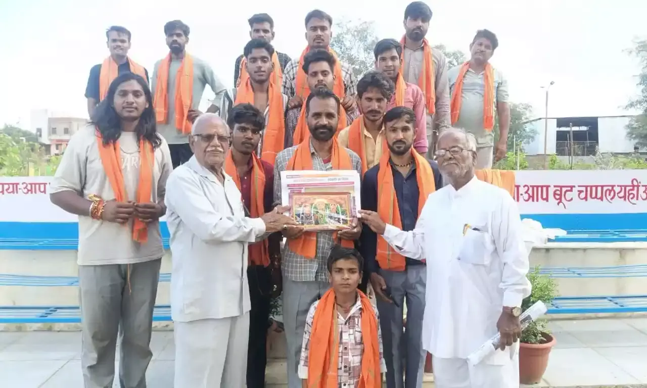 भक्ति की अद्भुत मिसाल! गाडरमाला से 95 किमी की डाक यात्रा दौड़ लगाकर जोगणियां माता के दरबार में 6 घंटे में पहुंचे भक्त