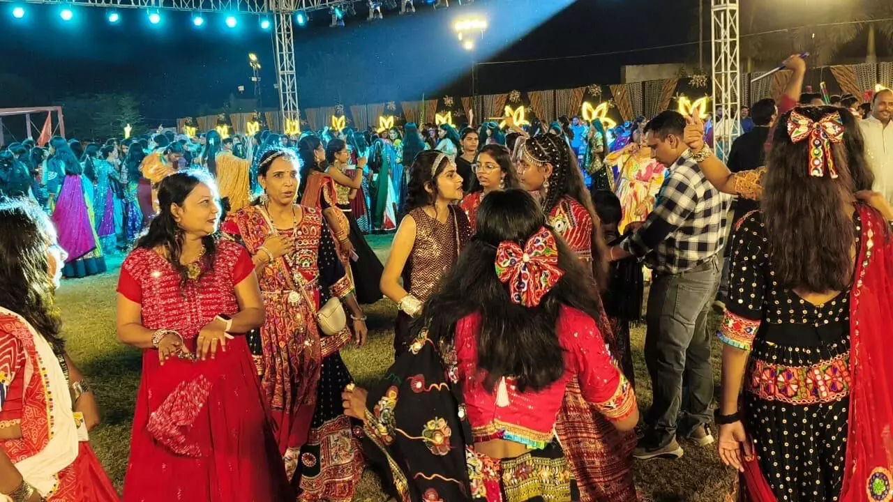 ग्रीनवैली विद्यालय में गरबा ग्लिट्ज़ महोत्सव धूमधाम से आयोजित