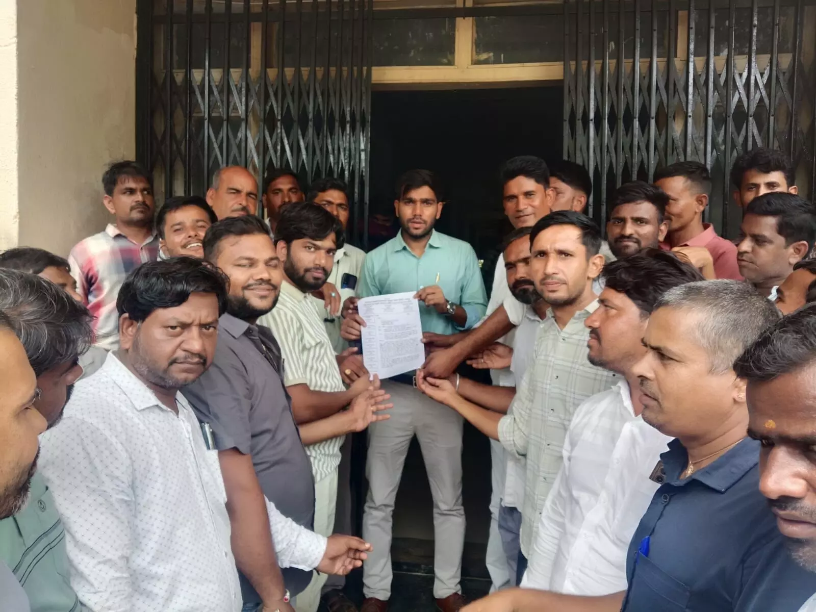 जीएसएस कर्मचारियों ने लंबित मांगों को लेकर सरकार के खिलाफ जताया कड़ा विरोध जीएसएस कर्मचारियों ने लंबित मांगों को लेकर सरकार के खिलाफ जताया कड़ा विरोध