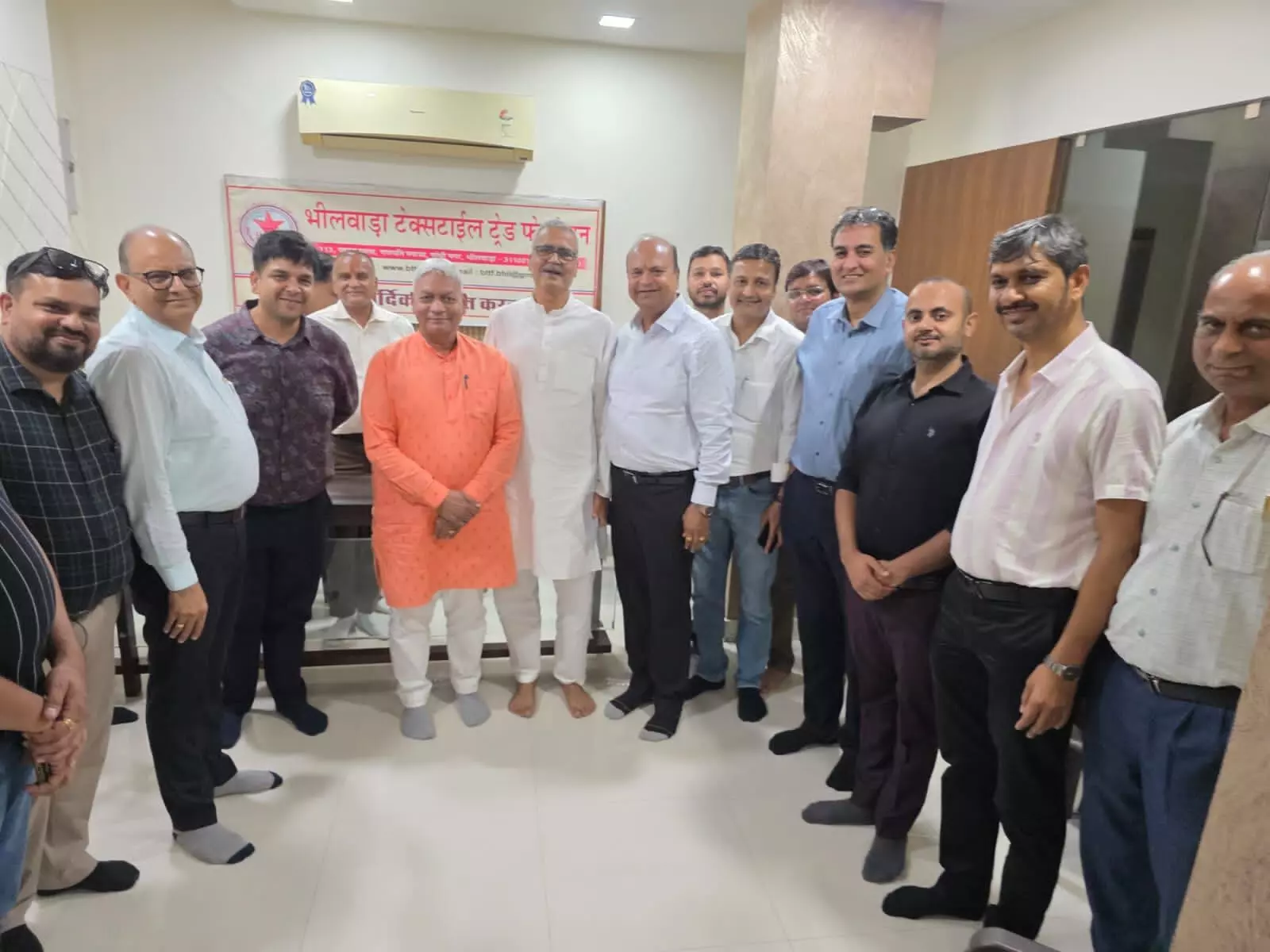 2 प्रतिशत चार्ज नहीं हटेगा तो माल नहीं देंगे 2 प्रतिशत चार्ज नहीं हटेगा तो माल नहीं देंगे