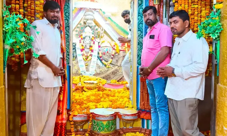 बाड़िया माता का चमत्कारिक मंदिर : परिक्रमा से मिलता है लकवे जैसे रोगों से छुटकारा बाड़िया माता का चमत्कारिक मंदिर : परिक्रमा से मिलता है लकवे जैसे रोगों से छुटकारा