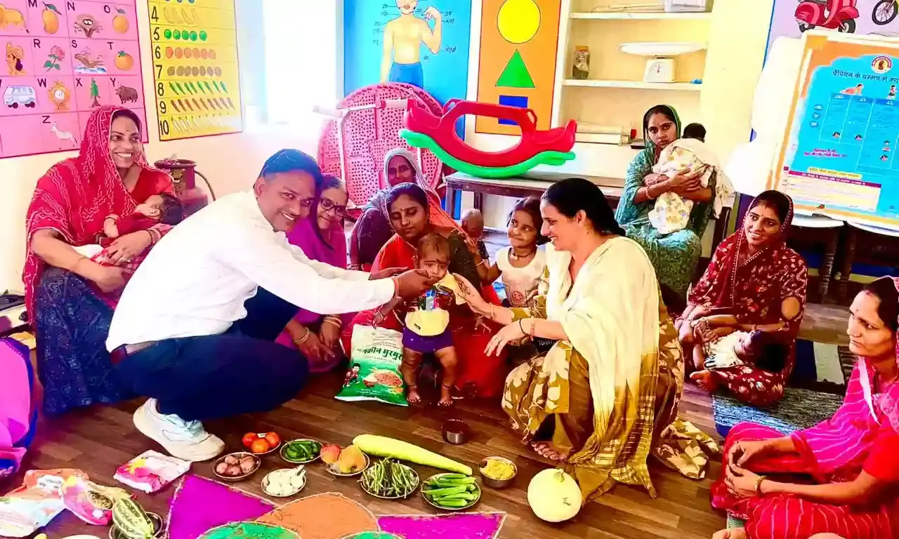 पोषण पखवाड़ा के अंतर्गत नंदघर पर पोषण कार्यक्रम आयोजित पोषण पखवाड़ा के अंतर्गत नंदघर पर पोषण कार्यक्रम आयोजित