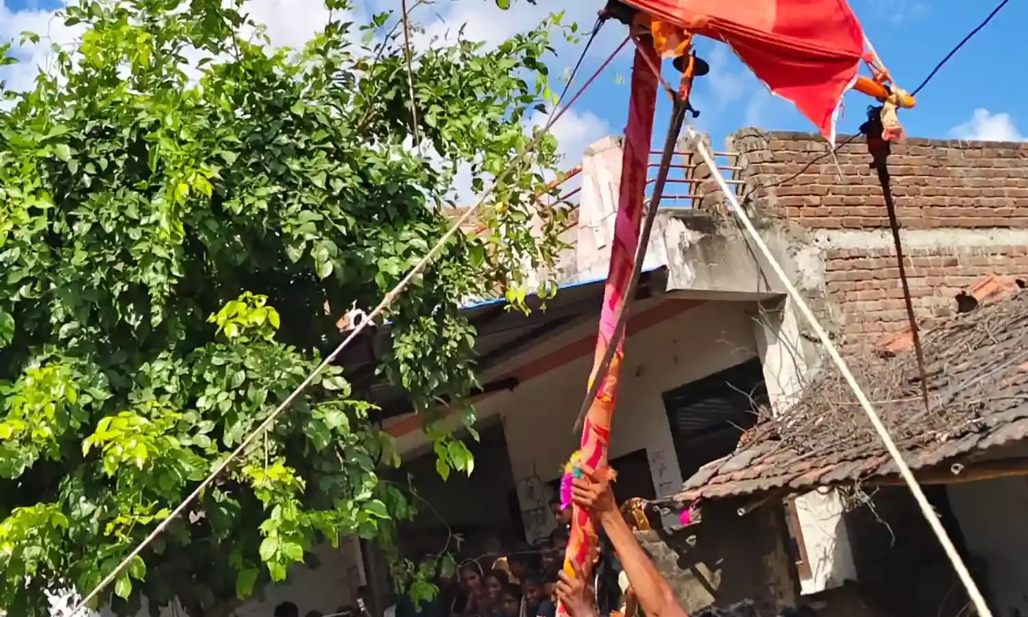 तस्वारियाखुर्द में माता जी के नेजा की शोभायात्रा निकाली