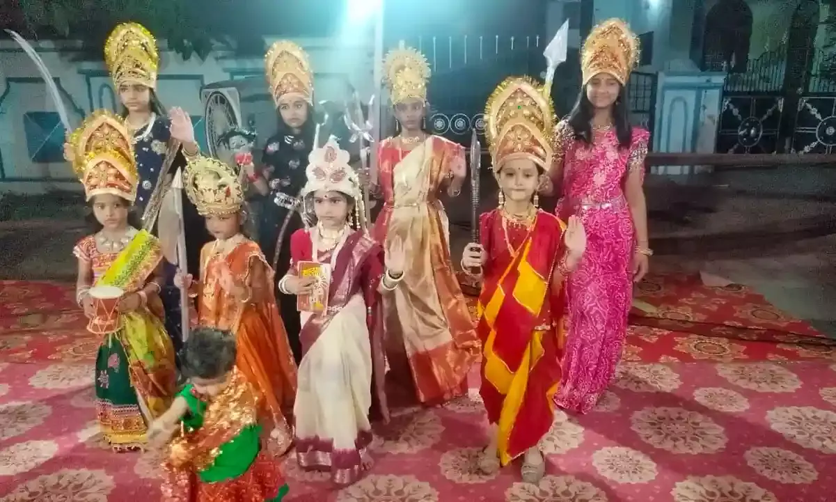 द्वारिका कॉलोनी में बच्चियों ने नवदुर्गा रूप में दी मनमोहक प्रस्तुति