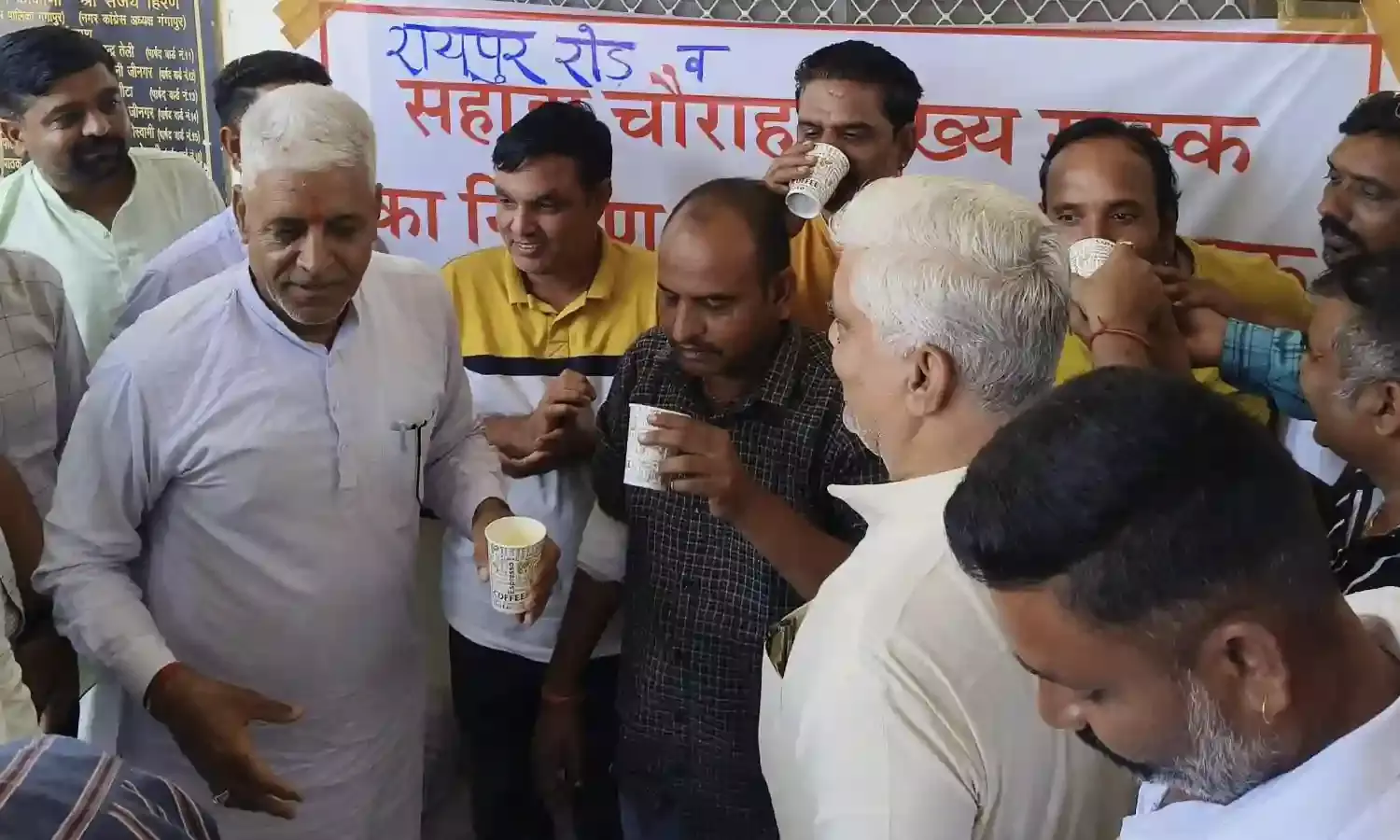 गंगापुर में अनशन के तीसरे दिन प्रमुख बातों पर बनी सहमति, अनशन हुआ समाप्त गंगापुर में अनशन के तीसरे दिन प्रमुख बातों पर बनी सहमति, अनशन हुआ समाप्त