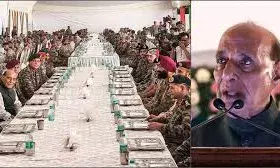 सेना के साथ भुज में विजयादशमी समारोह, रक्षा मंत्री ने दी वीरता और साहस की सराहना