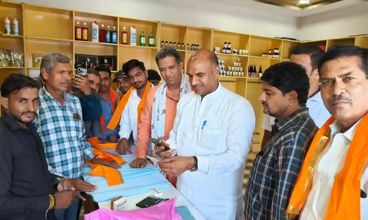 भाजपा ने अर्पित की श्रद्धांजलि, सांसद जोशी बोले- लोकल खरीदें, स्वदेशी को मजबूत करें