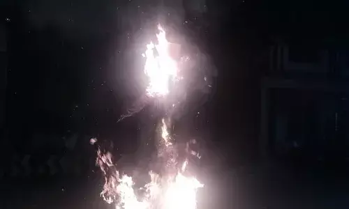 रायपुर में नन्हे बच्चों ने रावण दहन कर मनाया दशहरा