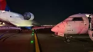 न्यूयॉर्क एयरपोर्ट पर हादसा: रनवे पर दो विमान टकराए, यात्री घायल