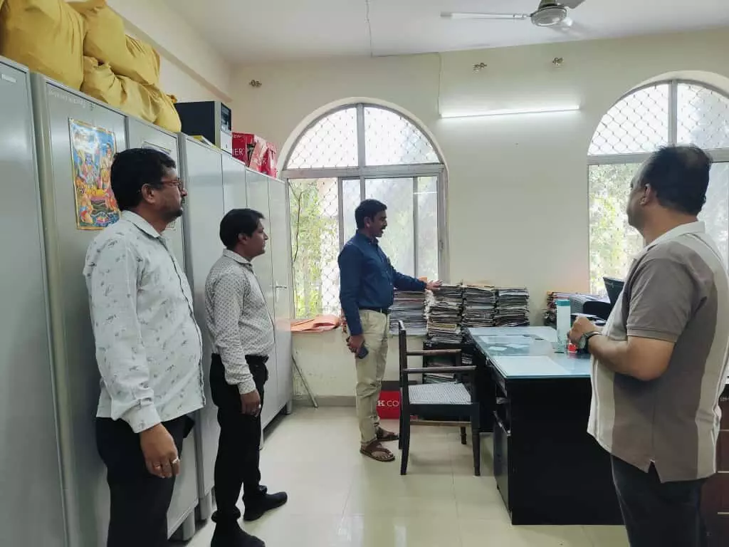 आबकारी विभाग में स्वच्छता के लिए श्रमदान, स्वच्छता से ही स्वास्थ्य - आबकारी आयुक्त