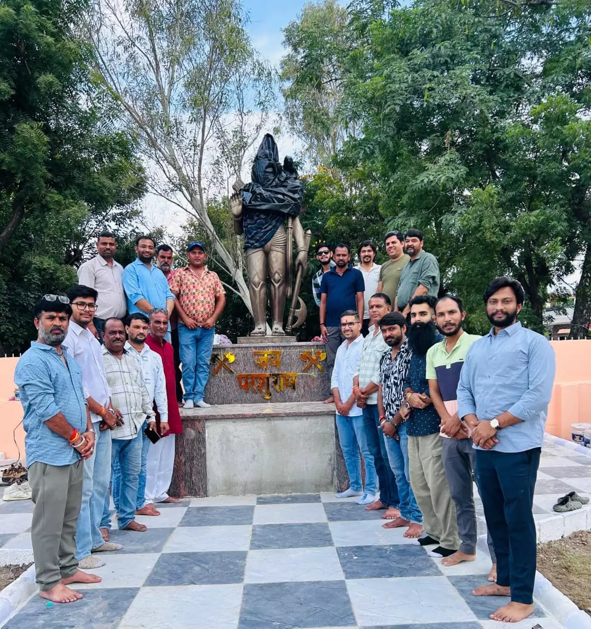 शाहपुरा में भगवान परशुराम 4 टन वजनी प्रतिमा स्थापित, 3 से 5 अक्टूबर तक प्राण प्रतिष्ठा महोत्सव शाहपुरा में भगवान परशुराम 4 टन वजनी प्रतिमा स्थापित, 3 से 5 अक्टूबर तक प्राण प्रतिष्ठा महोत्सव