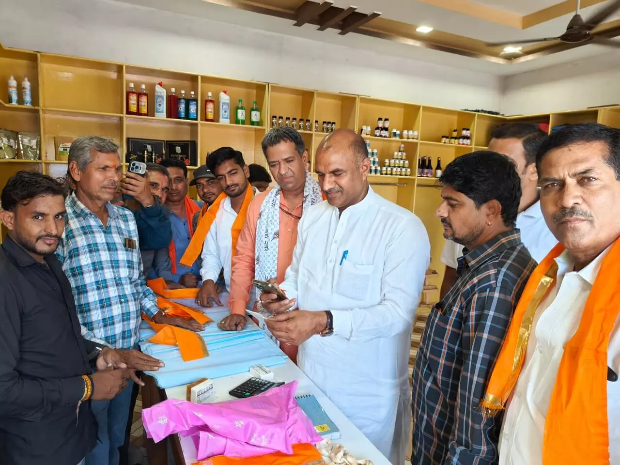 भाजपा ने अर्पित की श्रद्धांजलि, सांसद जोशी बोले- लोकल खरीदें, स्वदेशी को मजबूत करें