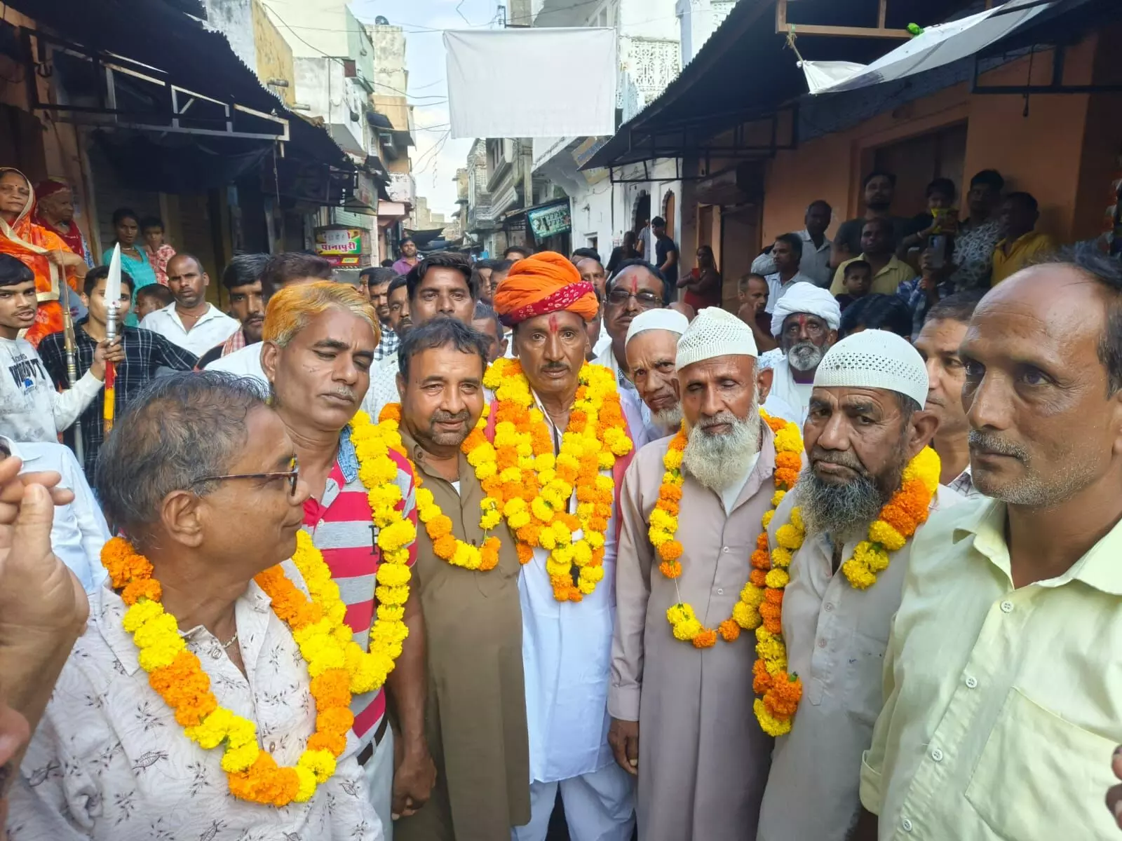 विजयदशमी पर शिव व्यायाम शाला के उस्ताद का मुस्लिम समाज ने किया स्वागत