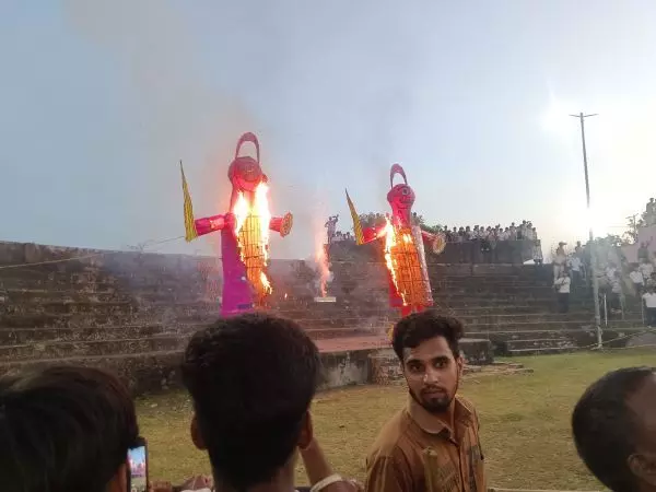 धूमधाम से मनाया दशहरा पर्व