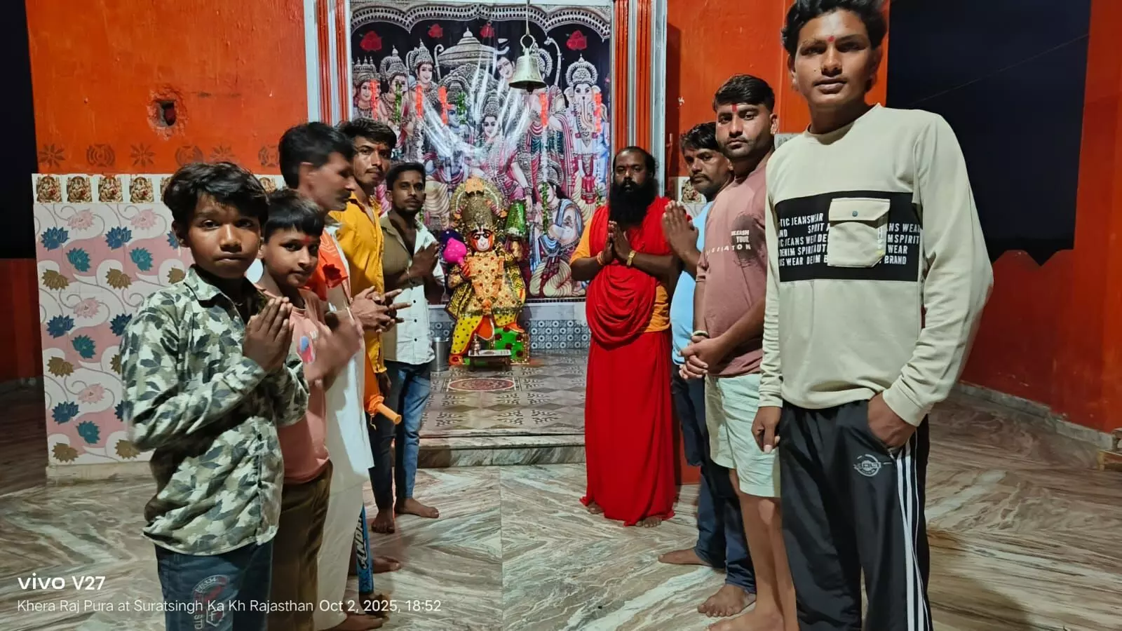 ईटमारिया में विजयादशमी पर बालाजी मंदिर में शस्त्र पूजन ईटमारिया में विजयादशमी पर बालाजी मंदिर में शस्त्र पूजन