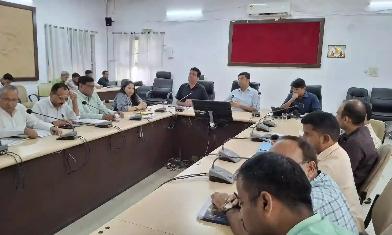 फोटो-वीडियो या नियम सहित तैयार करे समाधान रिपोर्ट, प्रभावी रूप से करे परिवेदनाओं के निस्तारण- जिला कलेक्टर