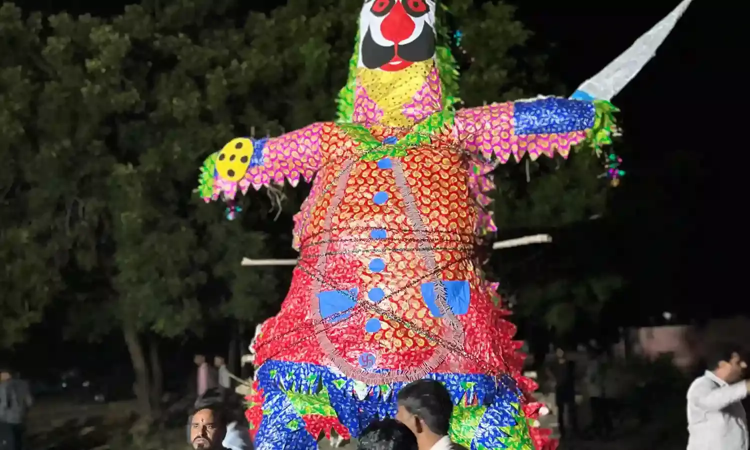 दशहरा पर्व पर तख्तपुरा गांव में किया गया प्रथम बार रावण दहन दशहरा पर्व पर तख्तपुरा गांव में किया गया प्रथम बार रावण दहन