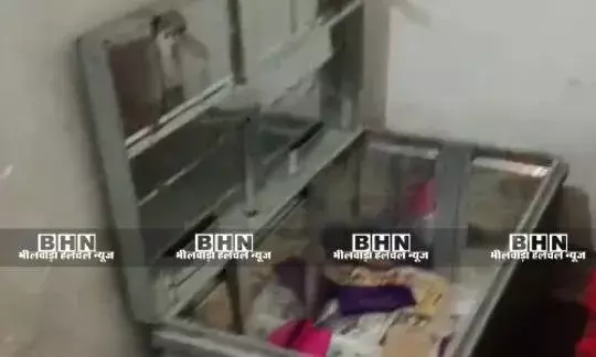 नई राज्यास में 5.50 तोला सोना, 200 ग्राम चांदी और 23,300 नकद चोरी, पीड़ित परिवार में हड़कंप नई राज्यास में 5.50 तोला सोना, 200 ग्राम चांदी और 23,300 नकद चोरी, पीड़ित परिवार में हड़कंप