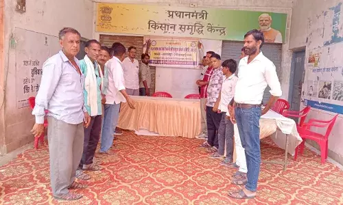 पैक्स कर्मचारियों ने सदस्यता अभियान का किया विरोध