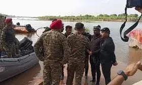 नदी में मूर्ति विसर्जन हादसा: 13 युवक डूबे, अब तक 5 शव बरामद, सेना की मदद से तलाश जारी