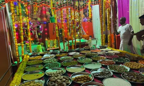 मनोकामना पूर्ण हनुमान जी को लगाया छप्पन भोग, प्रधान बेलवा ने किया सीसी चौक का लोकार्पण मनोकामना पूर्ण हनुमान जी को लगाया छप्पन भोग, प्रधान बेलवा ने किया सीसी चौक का लोकार्पण