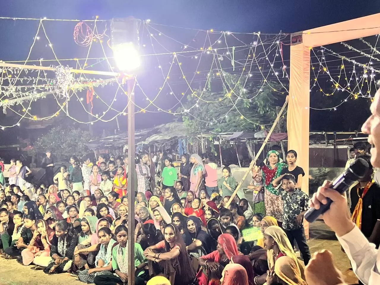 गरबा महोत्सव समापन: महिलाओं ने किया जमकर गरबा, विजेताओं को मिला सम्मान गरबा महोत्सव समापन: महिलाओं ने किया जमकर गरबा, विजेताओं को मिला सम्मान