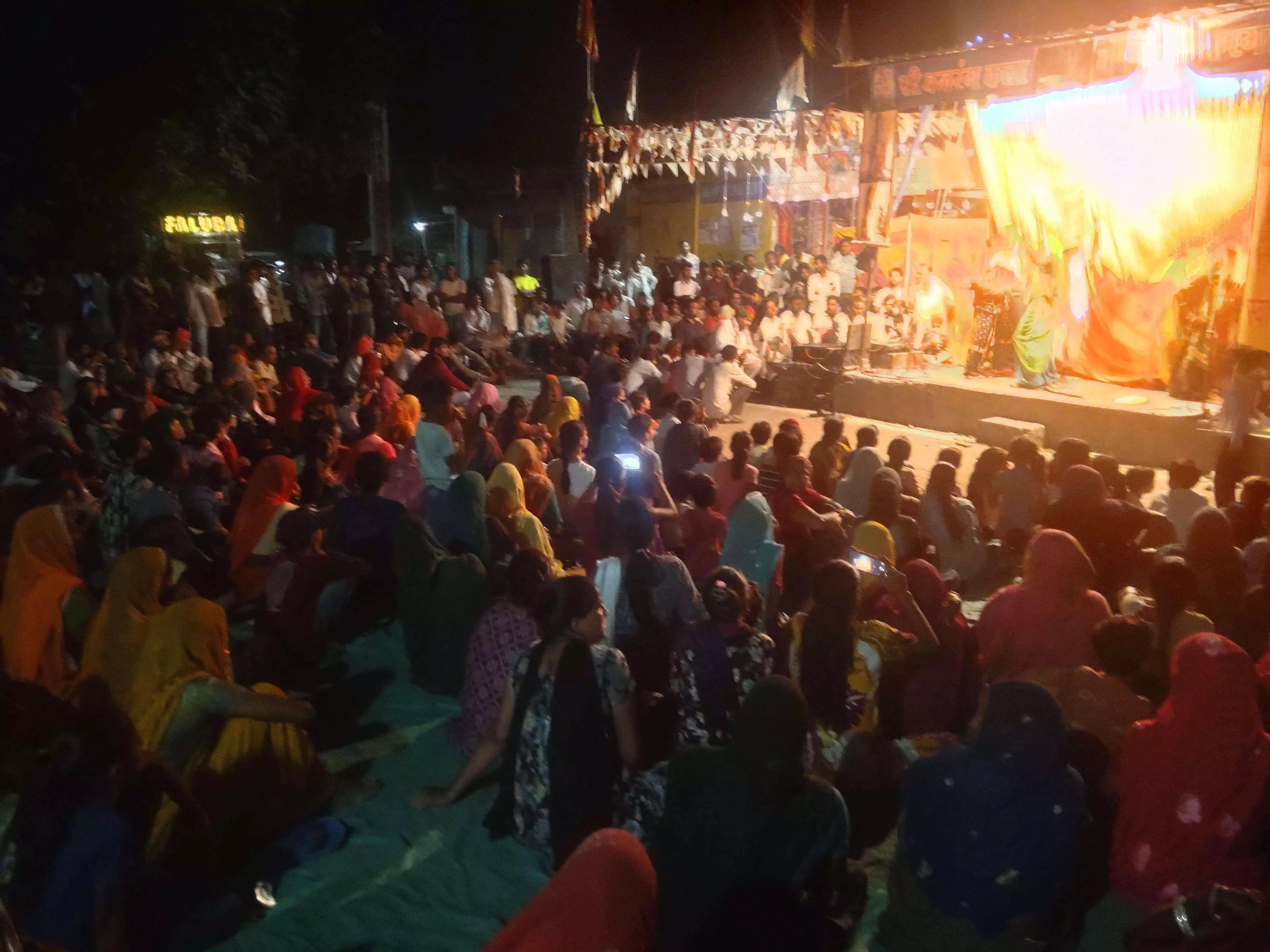 रामलीला समापन में पहुंचे धीरज गुर्जर, प्रभु श्रीराम से लिया आशीर्वाद