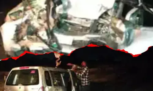 बीकानेर में हाईवे पर टैक्सी-कार भिड़ी, 2 की मौत; 3 घायल बीकानेर में हाईवे पर टैक्सी-कार भिड़ी, 2 की मौत; 3 घायल