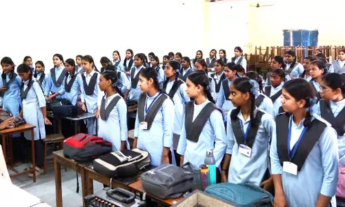 गुलमंडी स्कूल में माहवारी प्रबंधन एवं व्यक्तिगत स्वच्छता पर कार्यशाला आयोजित