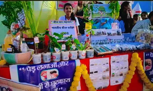 संघ शताब्दी समारोह में “ग्रीन लिटिल बेबी” श्रेया कुमावत की अनोखी पर्यावरण प्रदर्शनी संघ शताब्दी समारोह में “ग्रीन लिटिल बेबी” श्रेया कुमावत की अनोखी पर्यावरण प्रदर्शनी