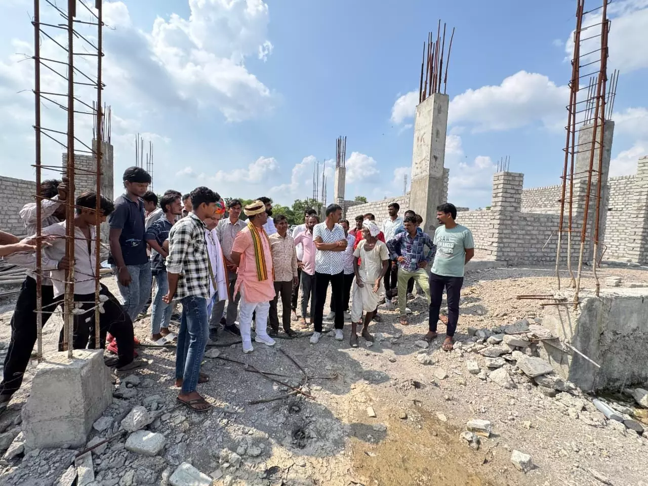 विधायक बैरवा ने किया औचक निरीक्षण, 4.20 करोड़ के स्कूल भवन निर्माण में मिली गंभीर खामियां विधायक बैरवा ने किया औचक निरीक्षण, 4.20 करोड़ के स्कूल भवन निर्माण में मिली गंभीर खामियां