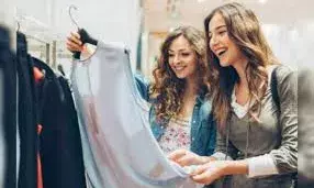 त्योहारी सीजन में कपड़ा कारोबारियों को झटका: 2500 से अधिक की खरीद पर 18% GST जारी, बाजार में सुस्ती की आशंका