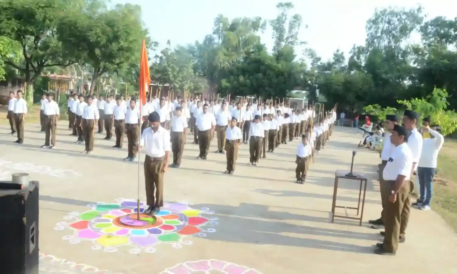 राष्ट्रीय स्वयंसेवक संघ के तत्वावधान में महुआखुर्द मे विजयादशमी उत्सव मनाया