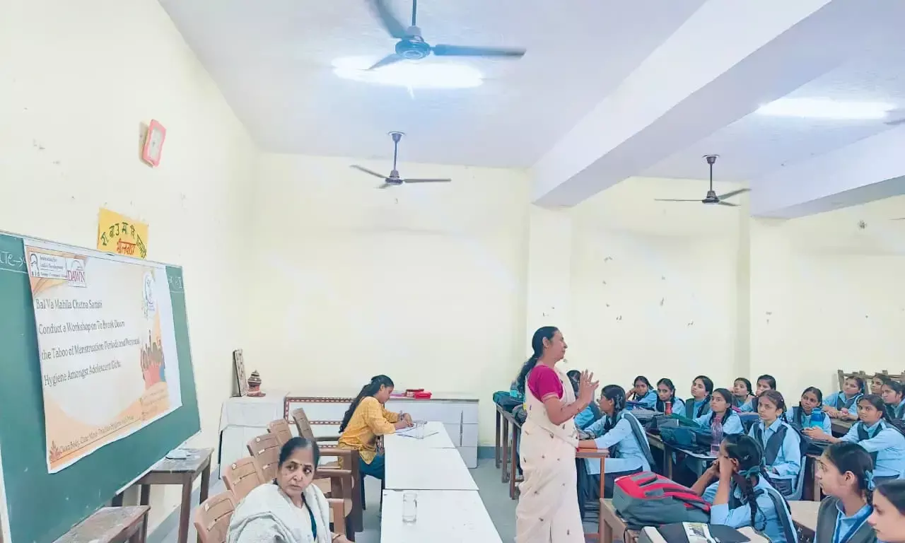 गुलमंडी स्कूल में माहवारी प्रबंधन और स्वच्छता कार्यशाला आयोजित