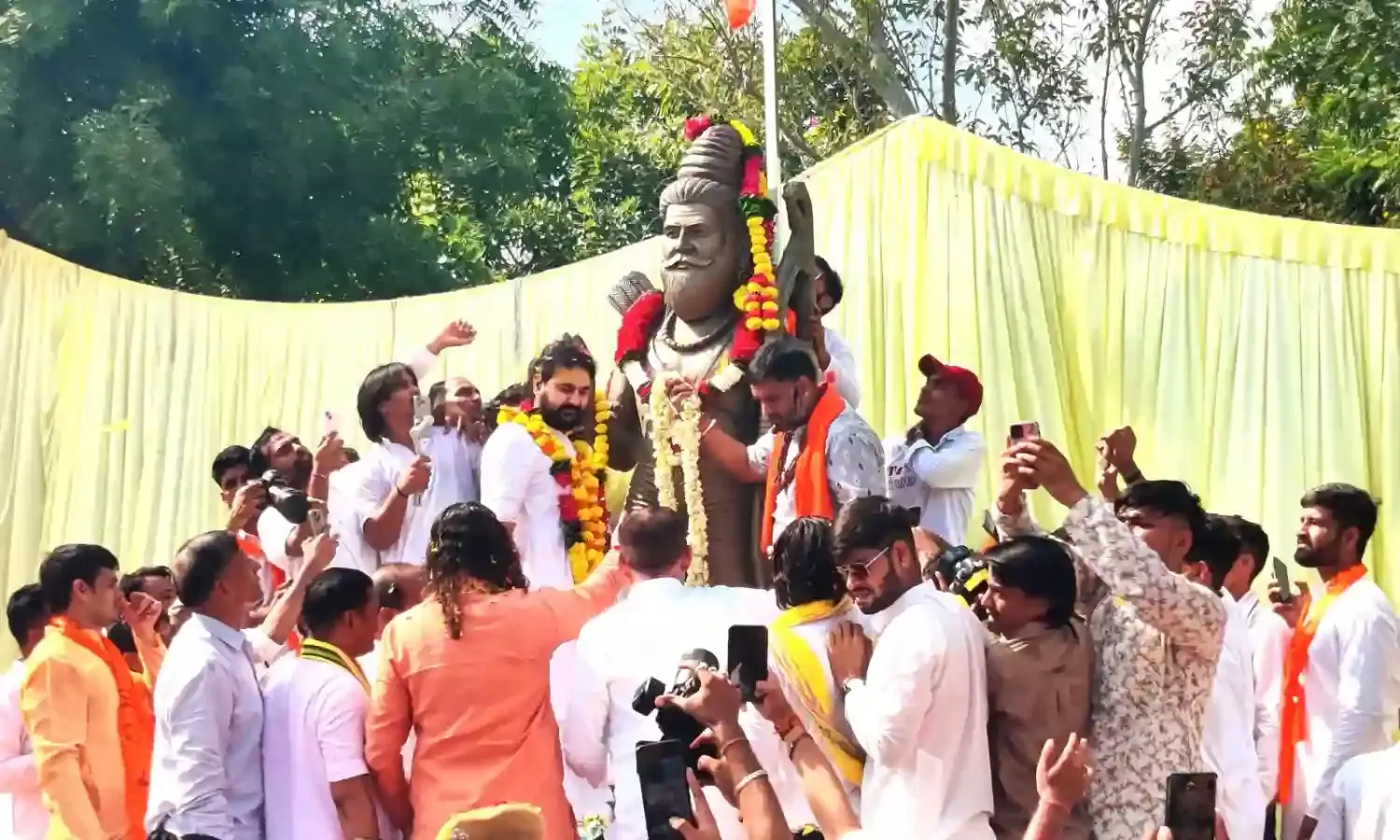 परशुराम प्राण प्रतिष्ठा मंच से विधायक बालमुकंदाचार्य का विवादित बयान