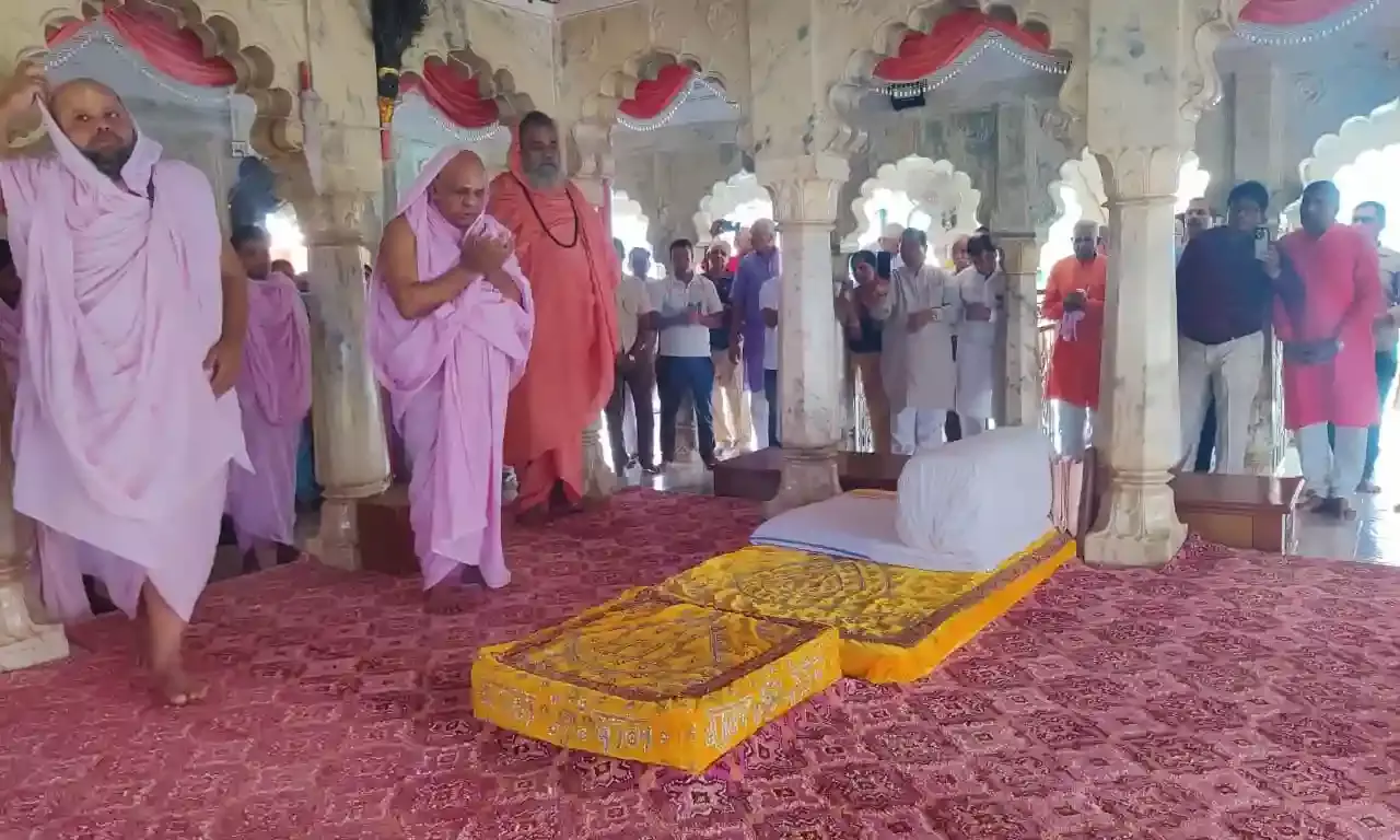 जगतगुरु आचार्य स्वामी महाराज का शाहपुरा में स्वागत