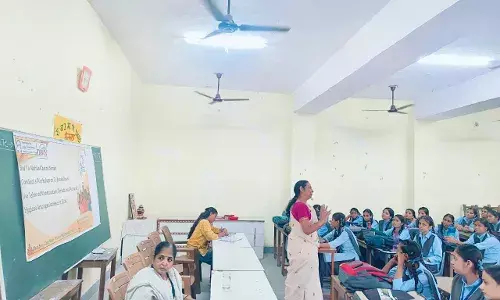 गुलमंडी स्कूल में माहवारी प्रबंधन और स्वच्छता कार्यशाला आयोजित